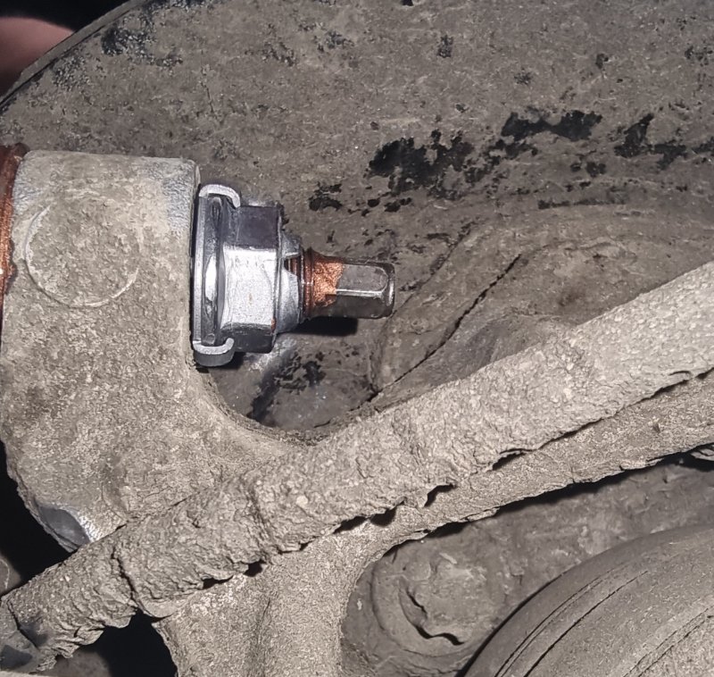 24 - TRACTION ARM JOINT.jpg