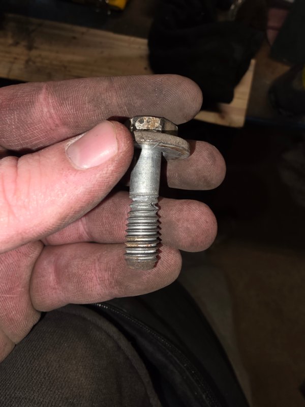 28 - Vis support etrier.jpg