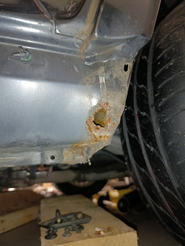 Bas de caisse gauche